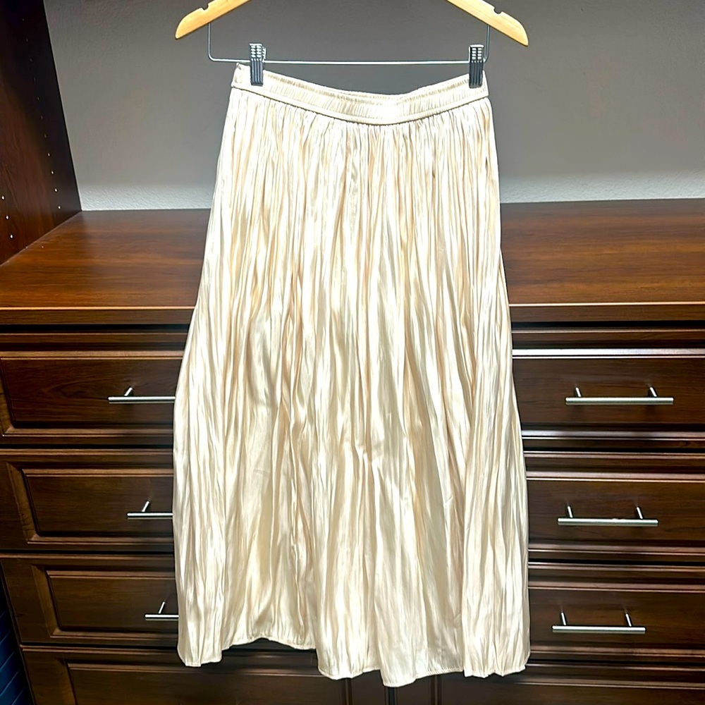 Pleated maxi satin-like skirt